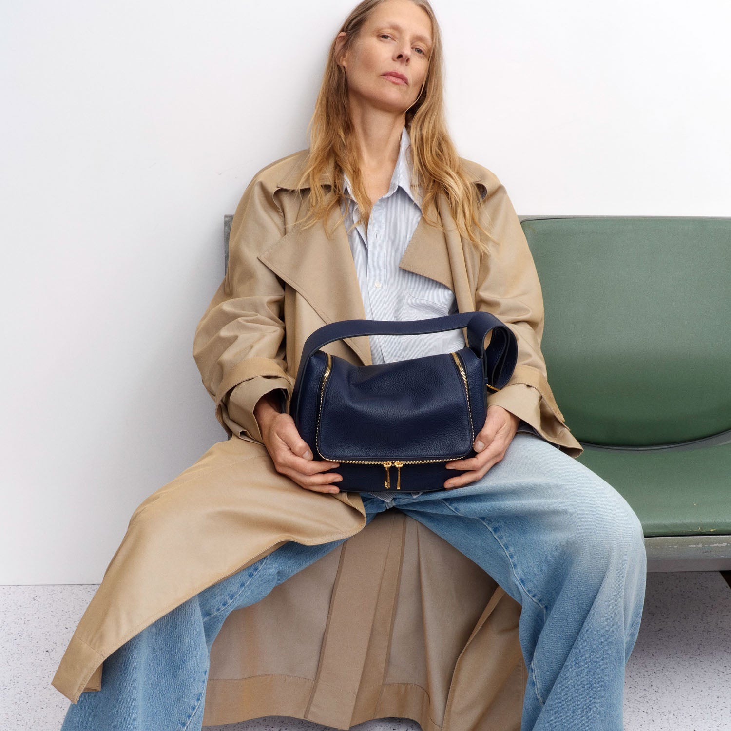 ANYA HINDMARCH ネイビーレザーショルダーバッグ Vere Shoulder Bag | Anya Hindmarch UK