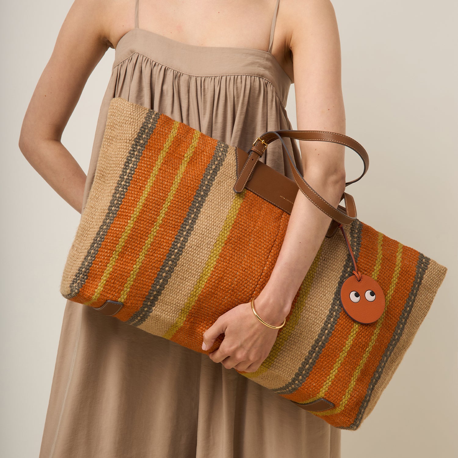 【Anya Hindmarch】Maison Bengal Jute トートバッグ Maison Bengal Jute Tote | Anya Hindmarch US