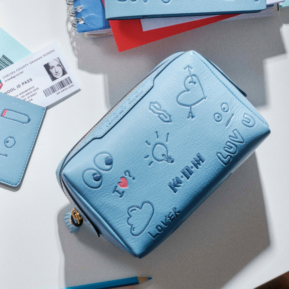 Anya Hindmarch IMPORTANT THINGSポーチ ネイビー Important Things Pouch in Blue Leather | Anya Hindmarch UK