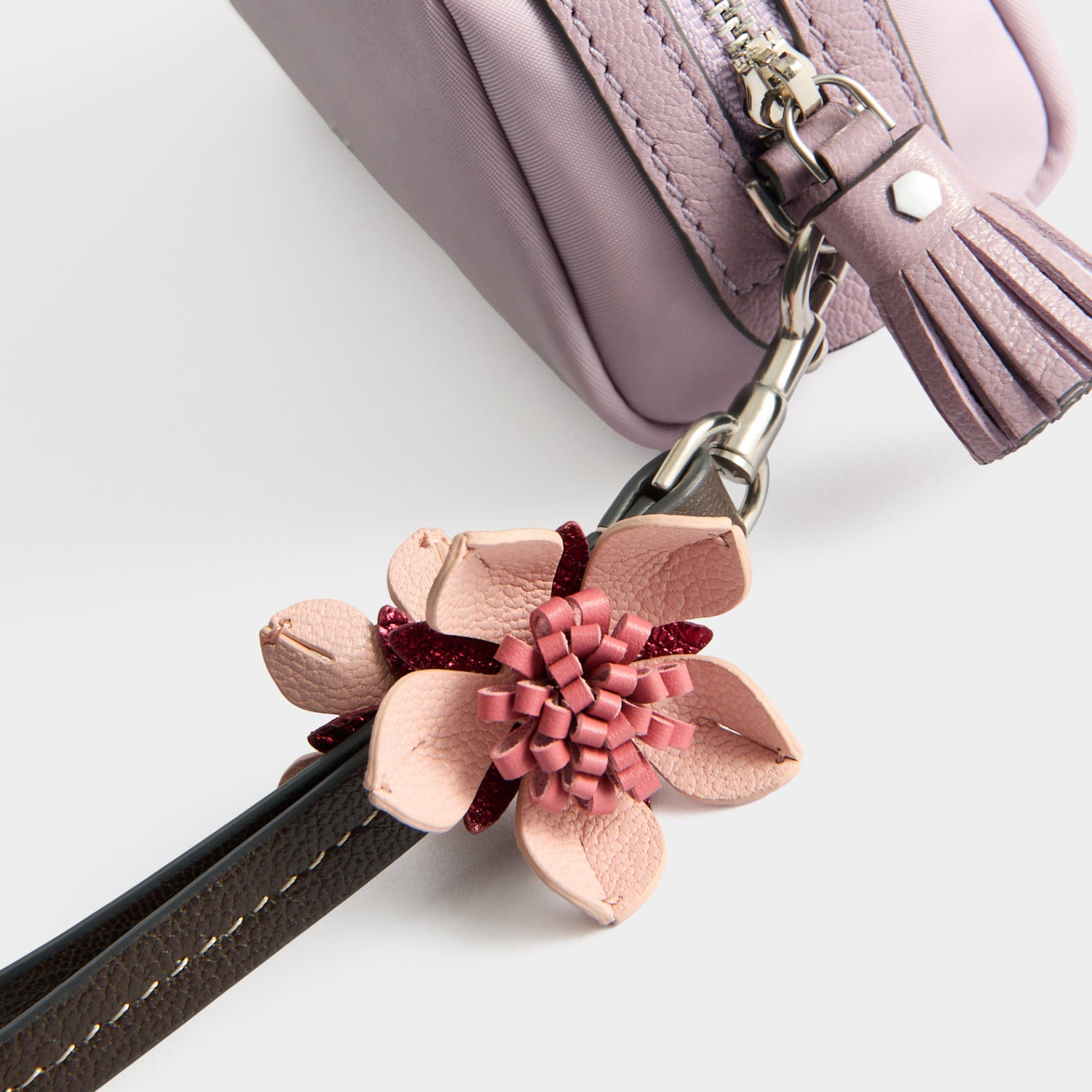 さくらANYA HINDMARCH  スマイルケース Sakura Blossom Small Vanity Kit | Anya Hindmarch UK