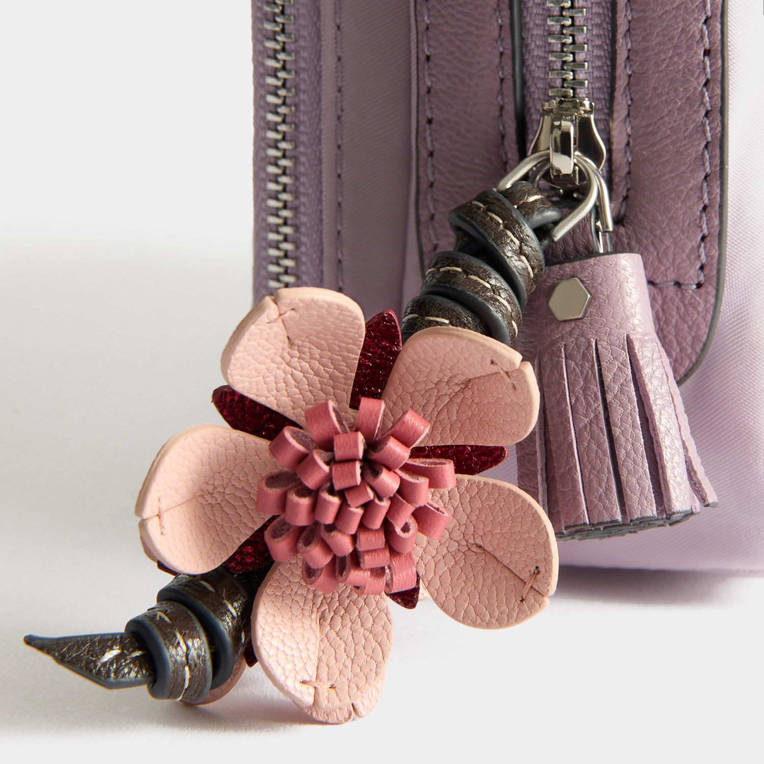 さくらANYA HINDMARCH  スマイルケース Sakura Blossom Small Make-Up Pouch | Anya Hindmarch UK