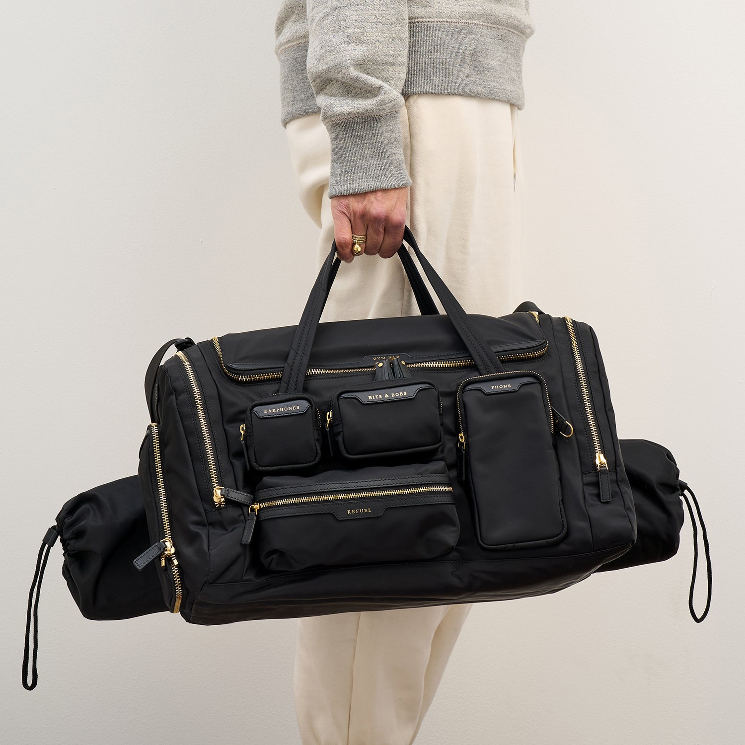 関税なし☆ANYA HINDMARCH Nylon Gym Bag ジムバッグ セール】ANYA HINDMARCH Gym Bag in Black ECONYL regenerated