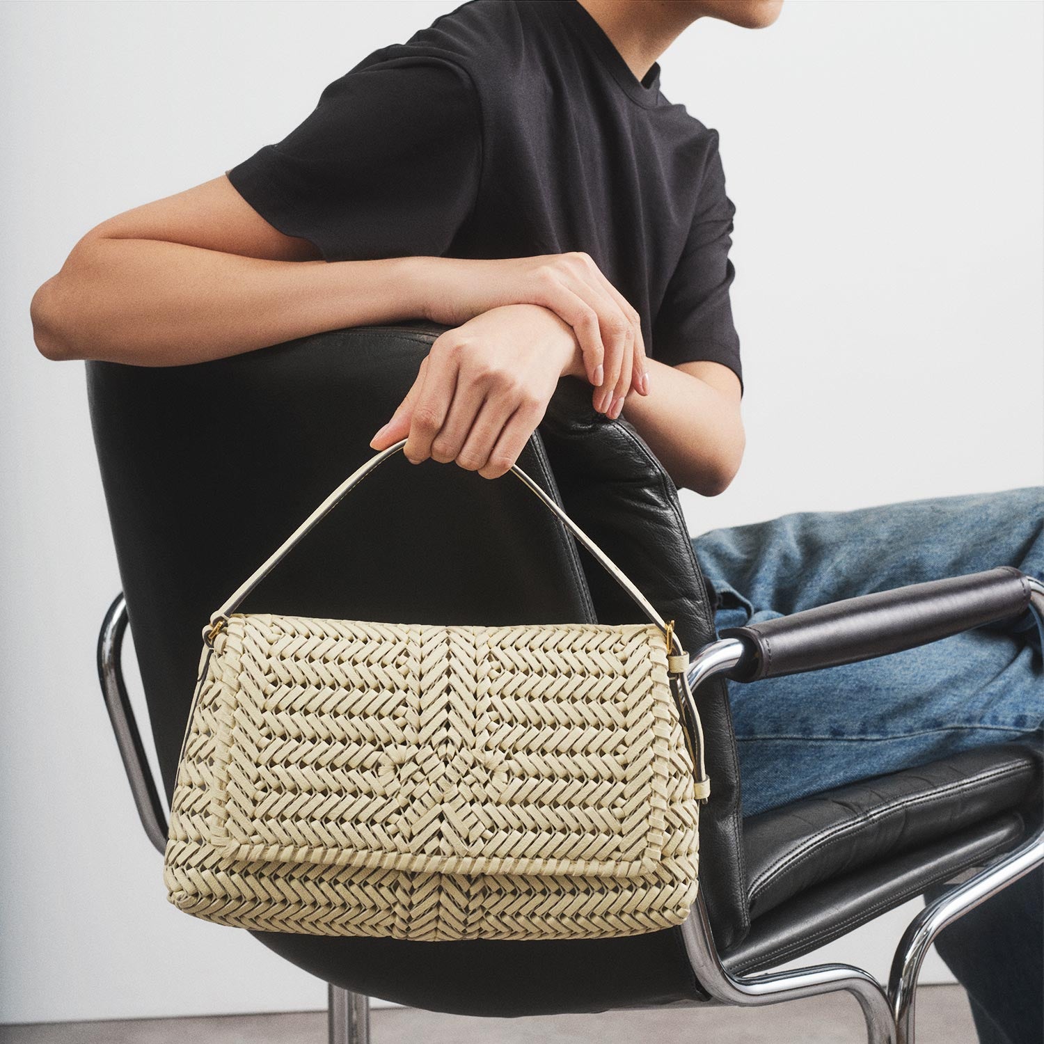 Neeson Shoulder Bag | Anya Hindmarch UK