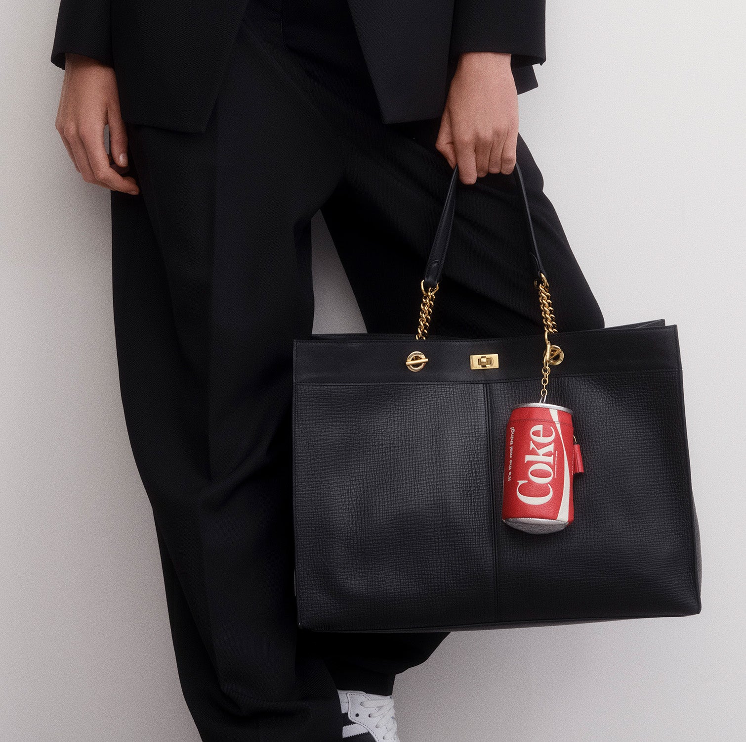 Mortimer Eyelet Chain Tote -

          
            Crosshatch Leather in Black -
          

          Anya Hindmarch UK
