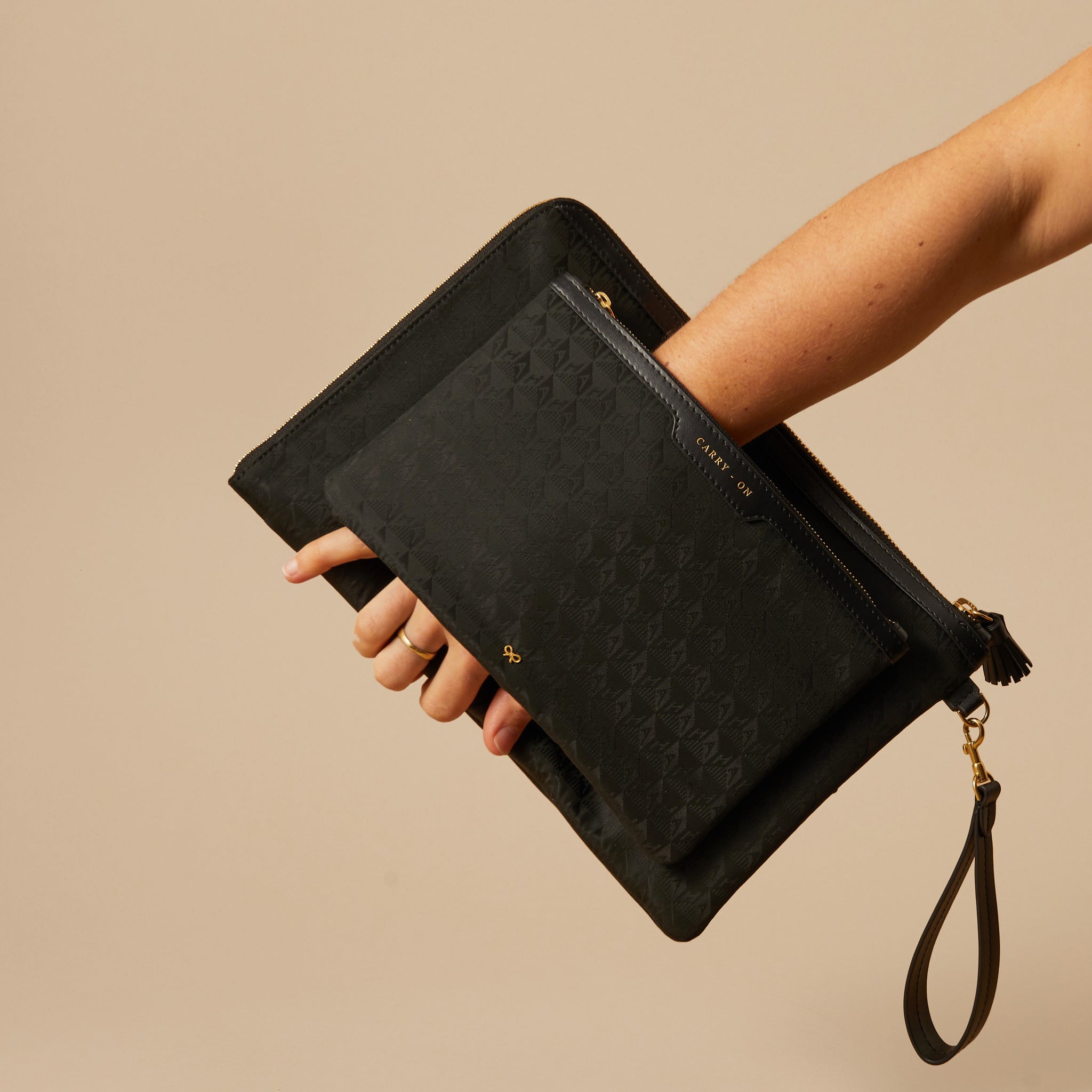 Logo Journey Essentials Pochette -

                  
                    Jacquard Nylon in Black -
                  

                  Anya Hindmarch UK
