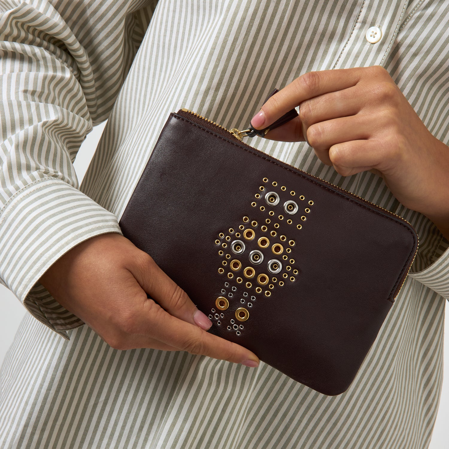 Eyelet Character Zip Loose Pocket -

          
            Smooth Leather in Grape Purple -
          

          Anya Hindmarch UK
