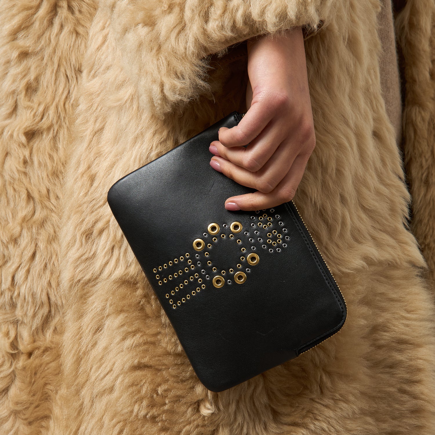 Eyelet Character Zip Loose Pocket -

          
            Smooth Leather in Black -
          

          Anya Hindmarch UK
