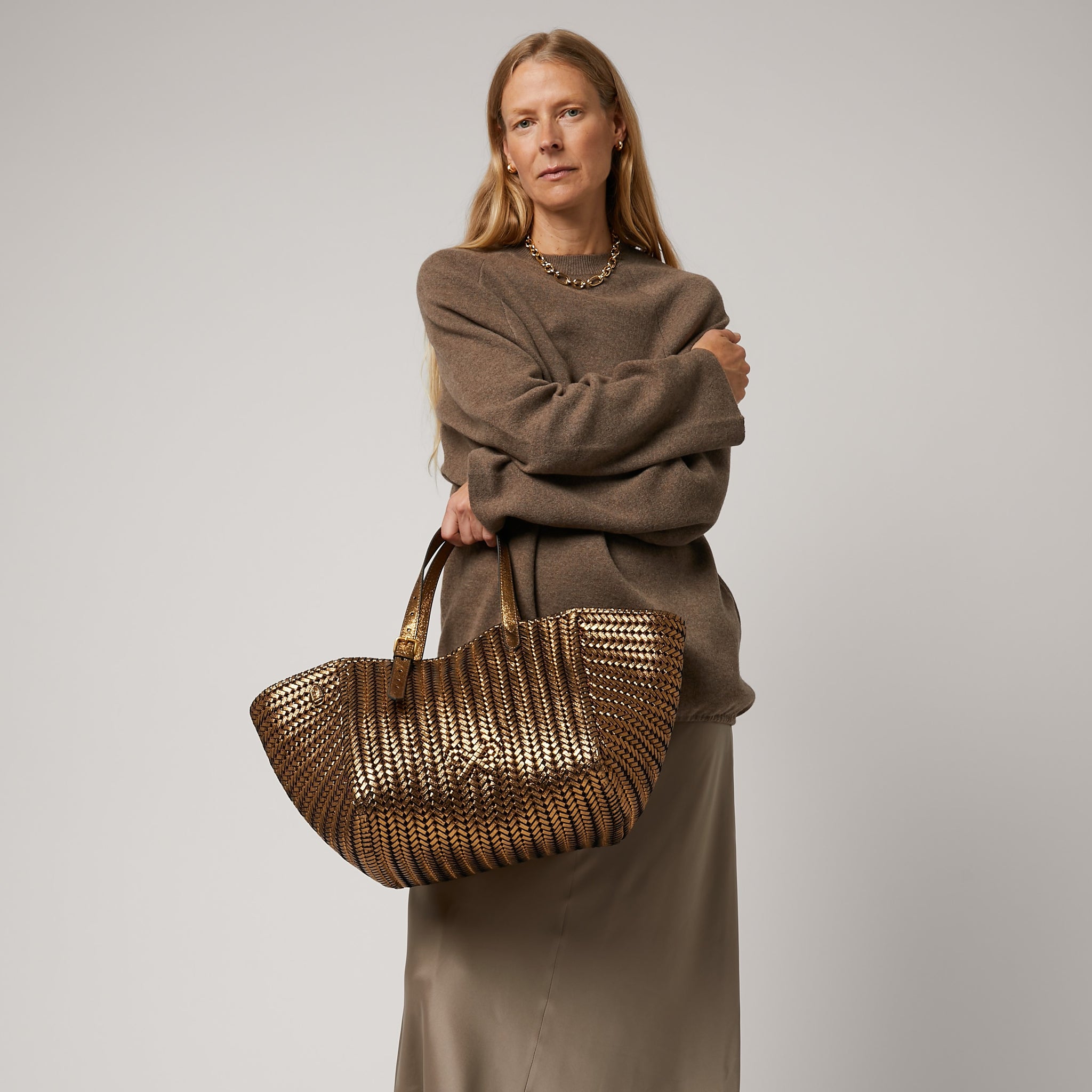 Neeson Square Tote -

                  
                    Metallic Leather in Bronze -
                  

                  Anya Hindmarch UK
