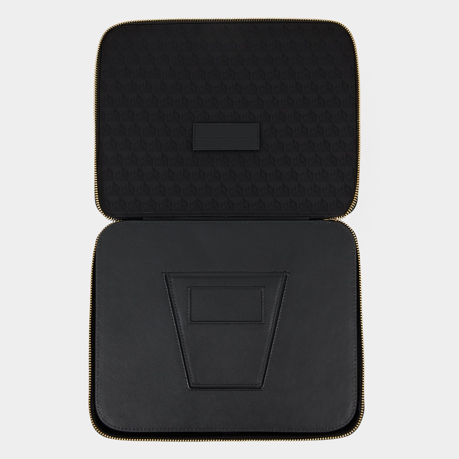 Logo Mirror Vanity Kit -

                  
                    Recycled Nylon in Black -
                  

                  Anya Hindmarch UK
