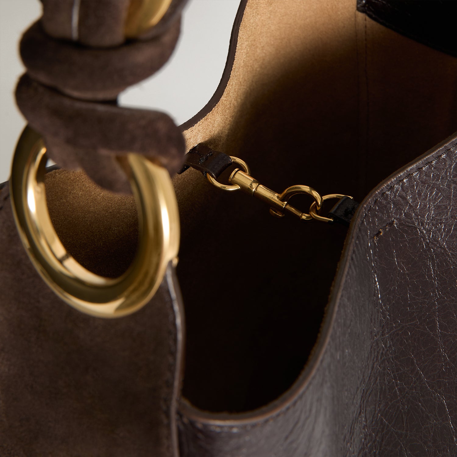 Ringo Chesterfield Shoulder Bag -

          
            Calf leather in Chocolate brown -
          

          Anya Hindmarch UK
