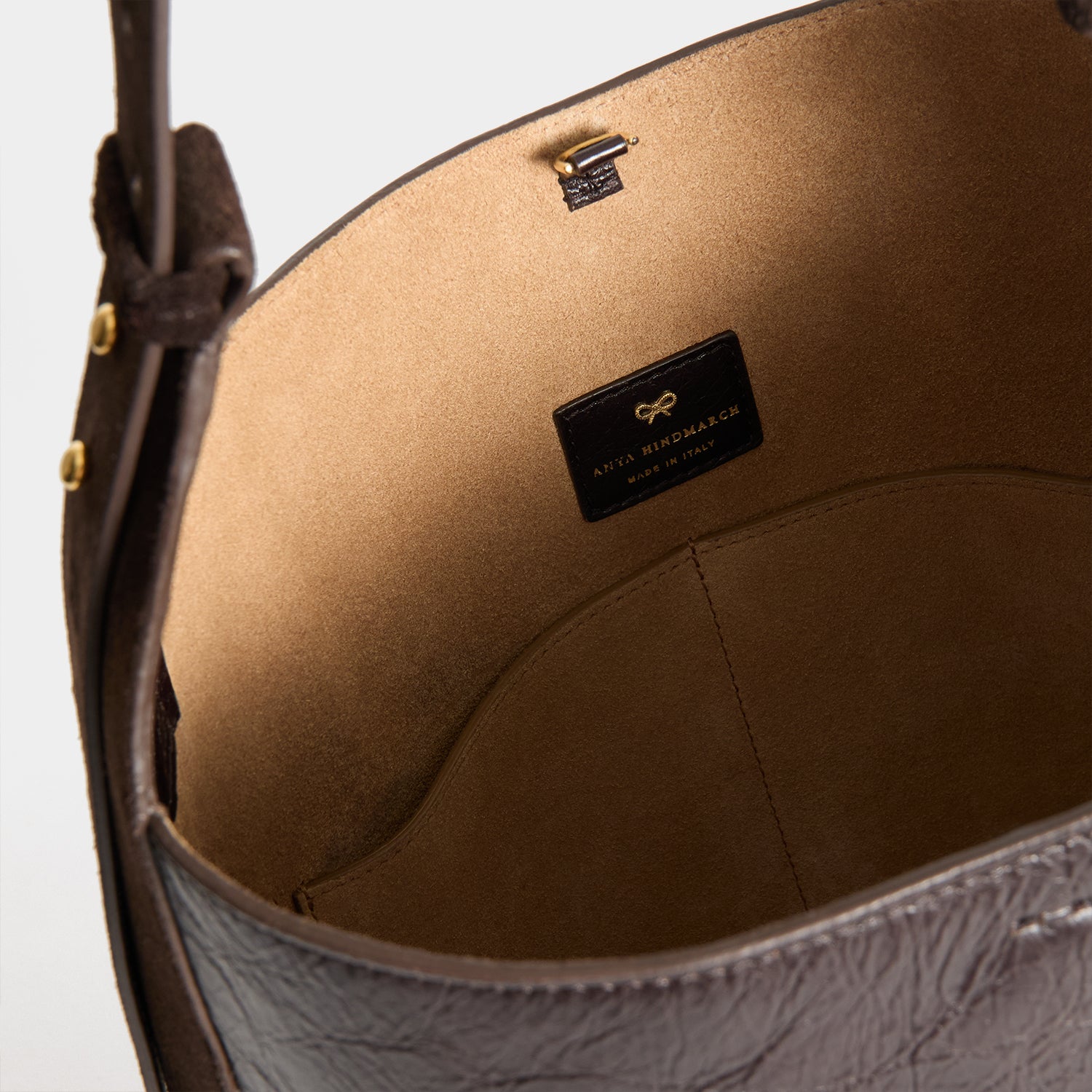 Ringo Chesterfield Shoulder Bag -

          
            Calf leather in Chocolate brown -
          

          Anya Hindmarch UK
