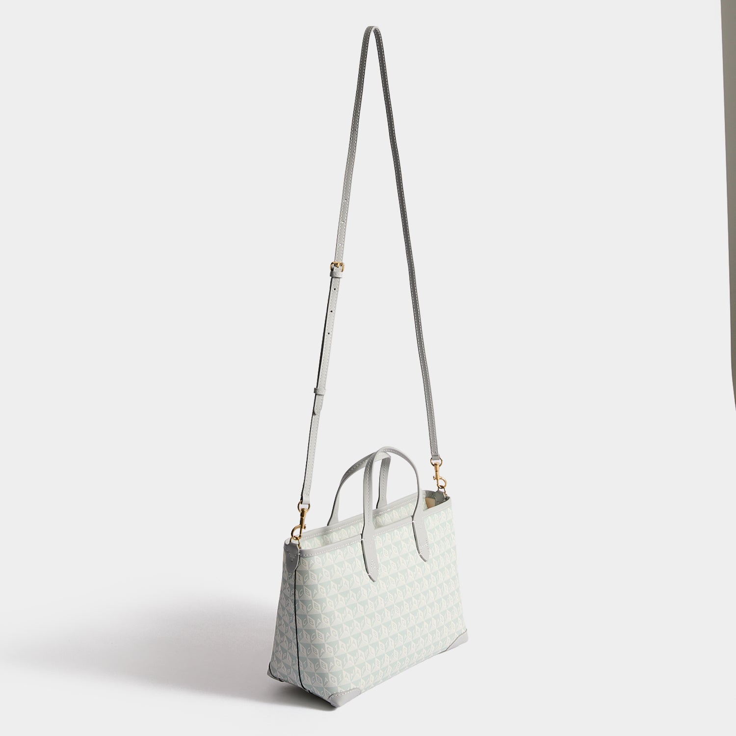 現行✨アニヤハインドマーチ　I AM A Plastic Bag　ウィンク　XS I Am A Plastic Bag XS Wink Zipped Cross-body Tote | Anya Hindmarch
