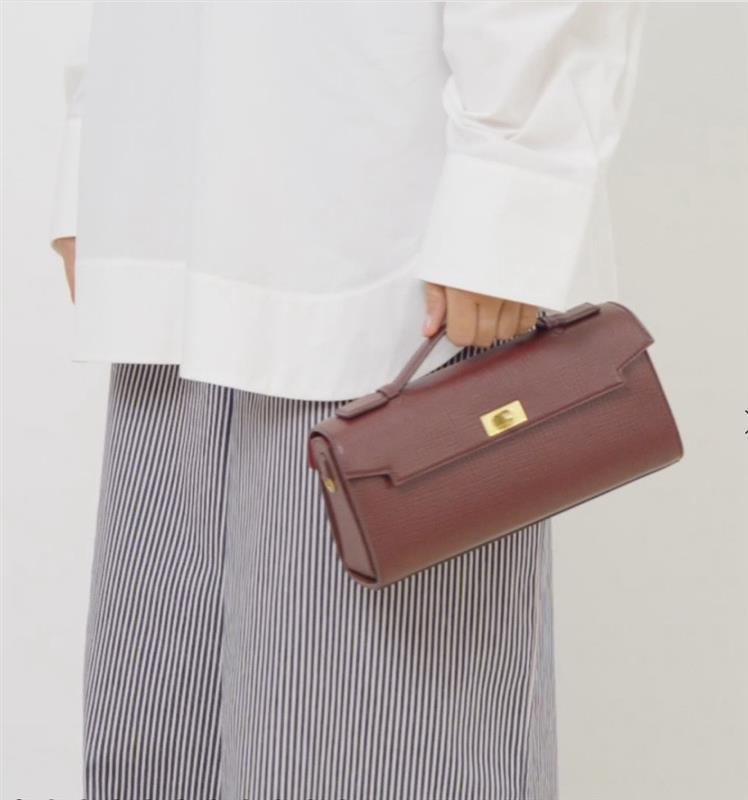 Mortimer Clutch -

          
            Crosshatch Leather in Barolo Red  -
          

          Anya Hindmarch UK
