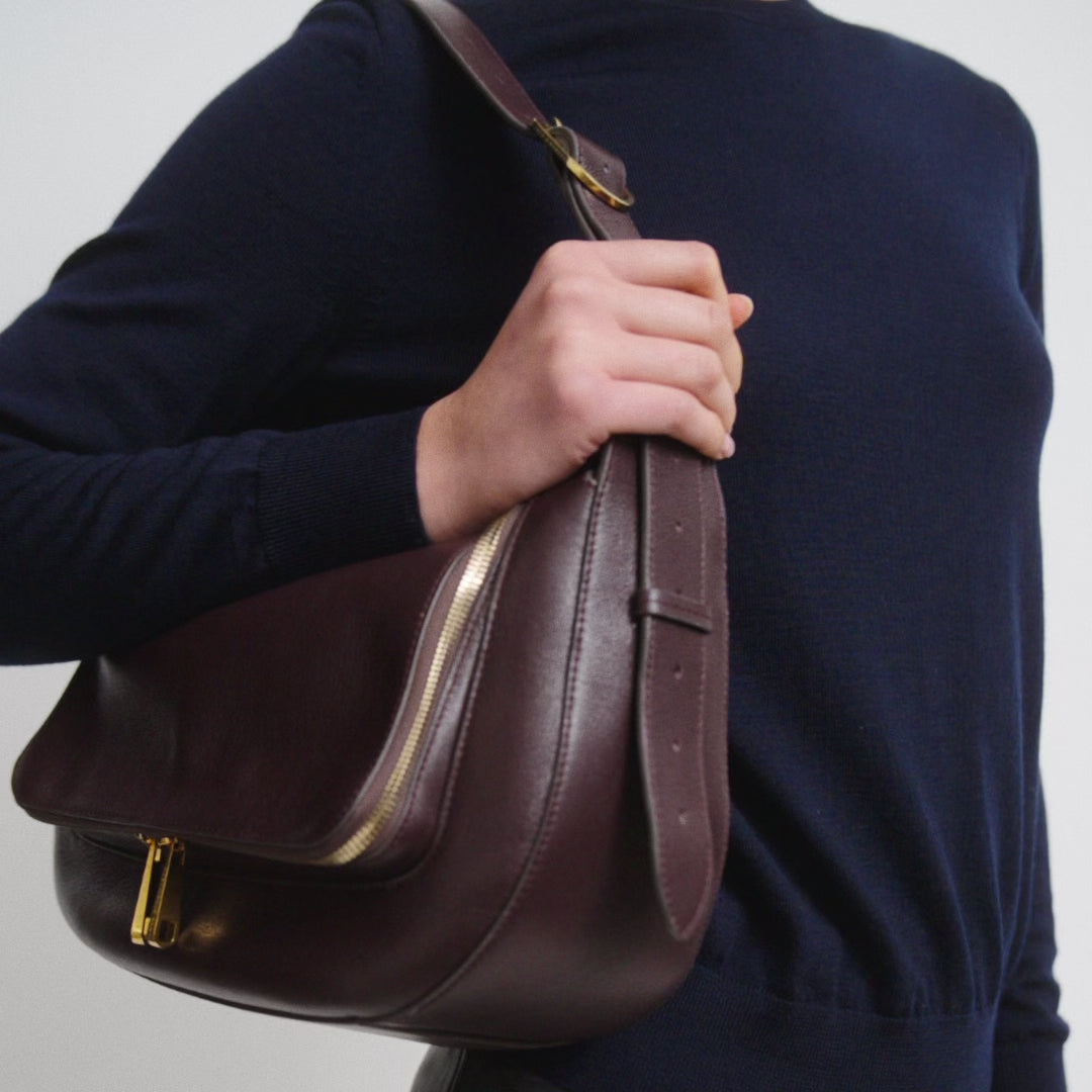 Vere Shoulder Bag -

          
            Calf Leather in Grape -
          

          Anya Hindmarch UK
