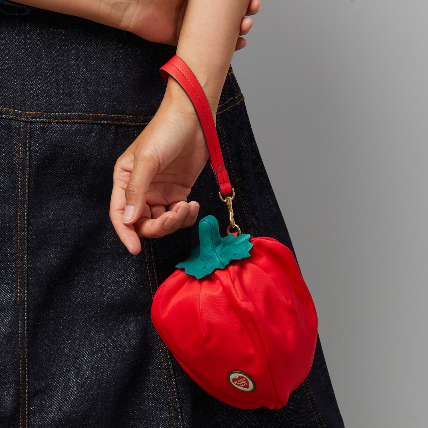 Pepper Pouch -

                  
                    Nylon in Geisha -
                  

                  Anya Hindmarch UK
