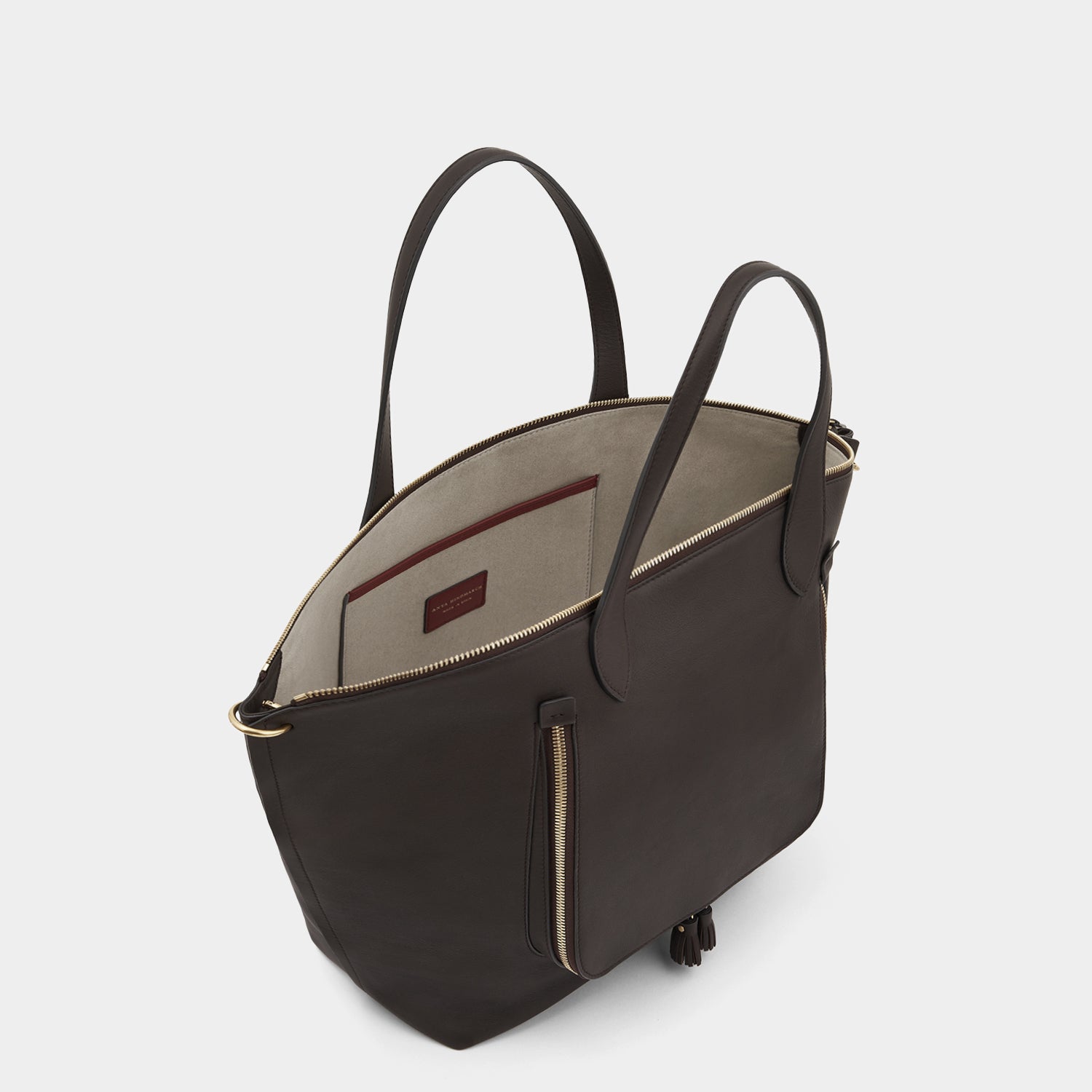 Vere Slouchy Tote -

                  
                    Flat Leather in Coffee -
                  

                  Anya Hindmarch UK
