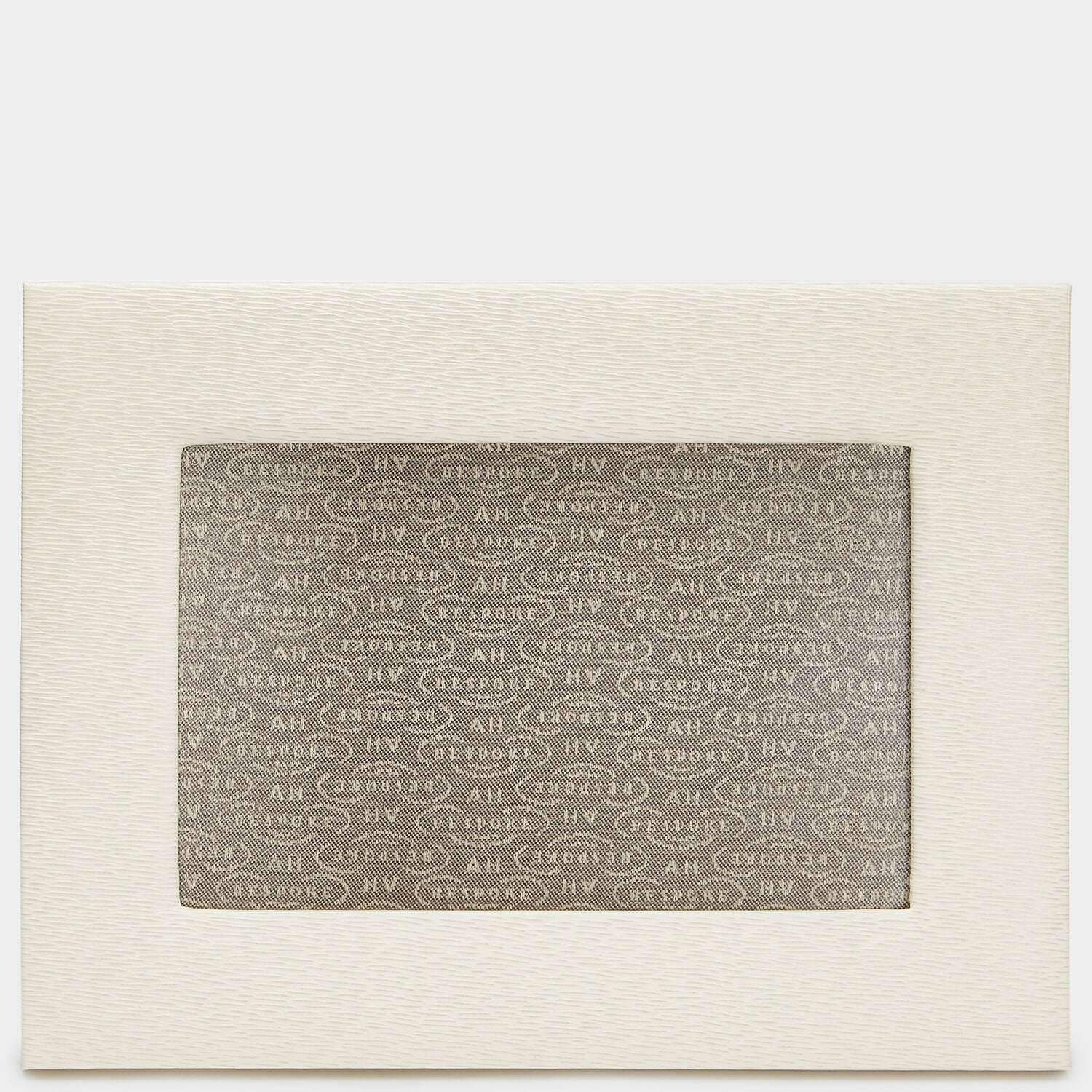 Bespoke Shaftesbury 6x4 Landscape Frame in Bone London Grain -

                  
                    London Grain in Bone -
                  

                  Anya Hindmarch UK
