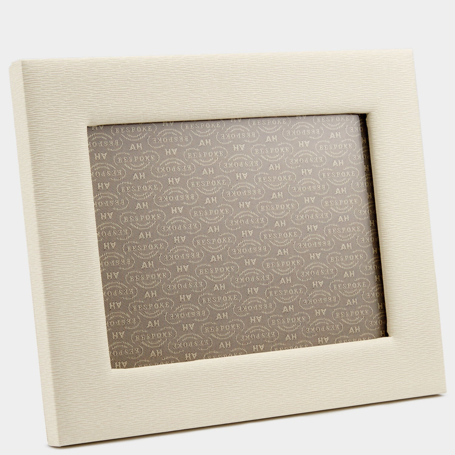 Bespoke Shaftesbury 5x7 Landscape Frame in Bone London Grain -

                  
                    London Grain in Bone -
                  

                  Anya Hindmarch UK
