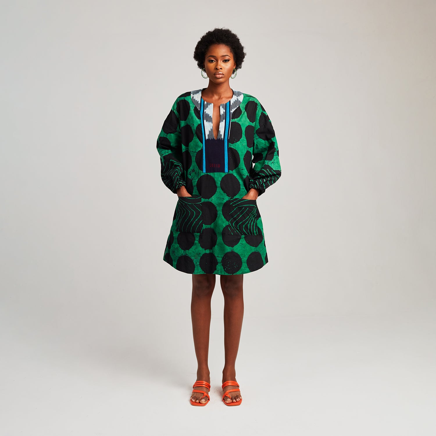 Short Kaftan with Placket -

                  
                    Lightweight Cotton Poplin in Green/Black -
                  

                  Anya Hindmarch UK
