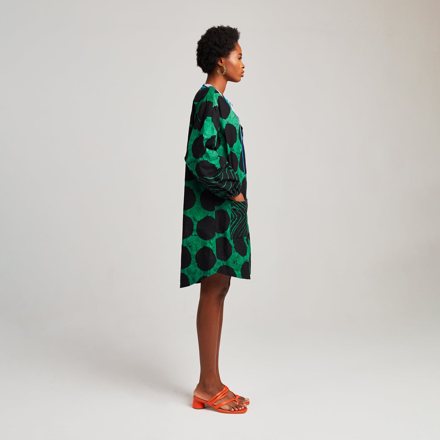 Short Kaftan with Placket -

                  
                    Lightweight Cotton Poplin in Green/Black -
                  

                  Anya Hindmarch UK
