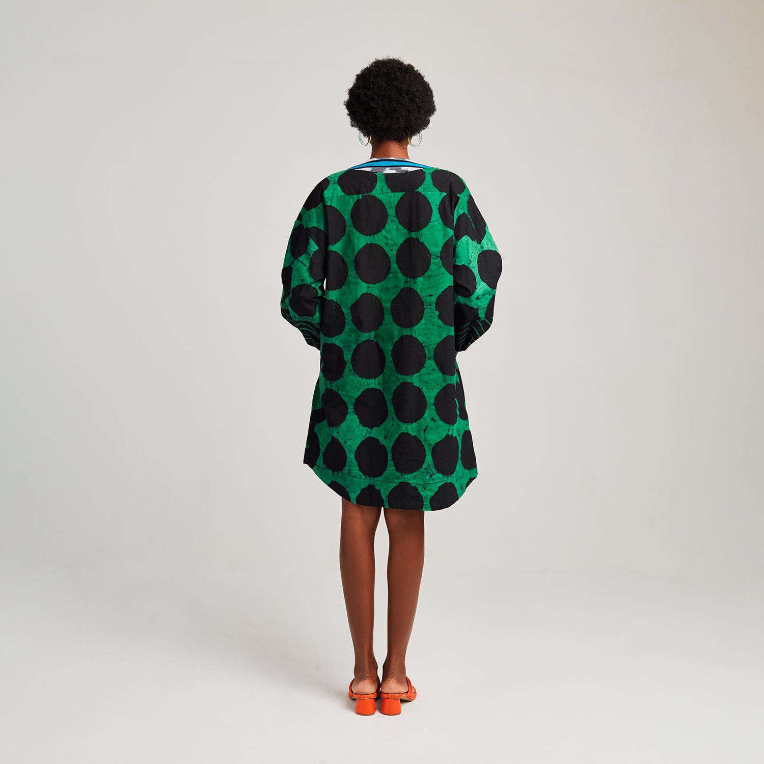Short Kaftan with Placket -

                  
                    Lightweight Cotton Poplin in Green/Black -
                  

                  Anya Hindmarch UK
